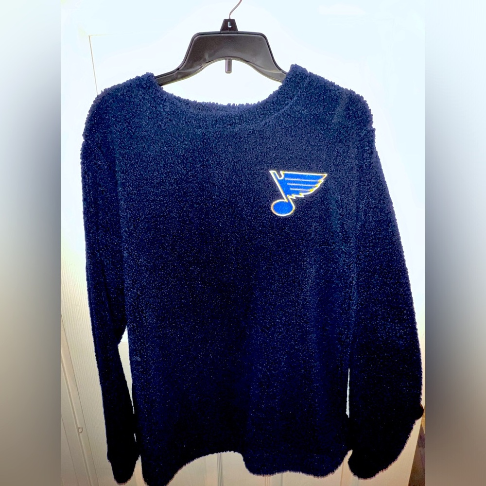 Cozy, sherpa women’s crewneck sweatshirt.